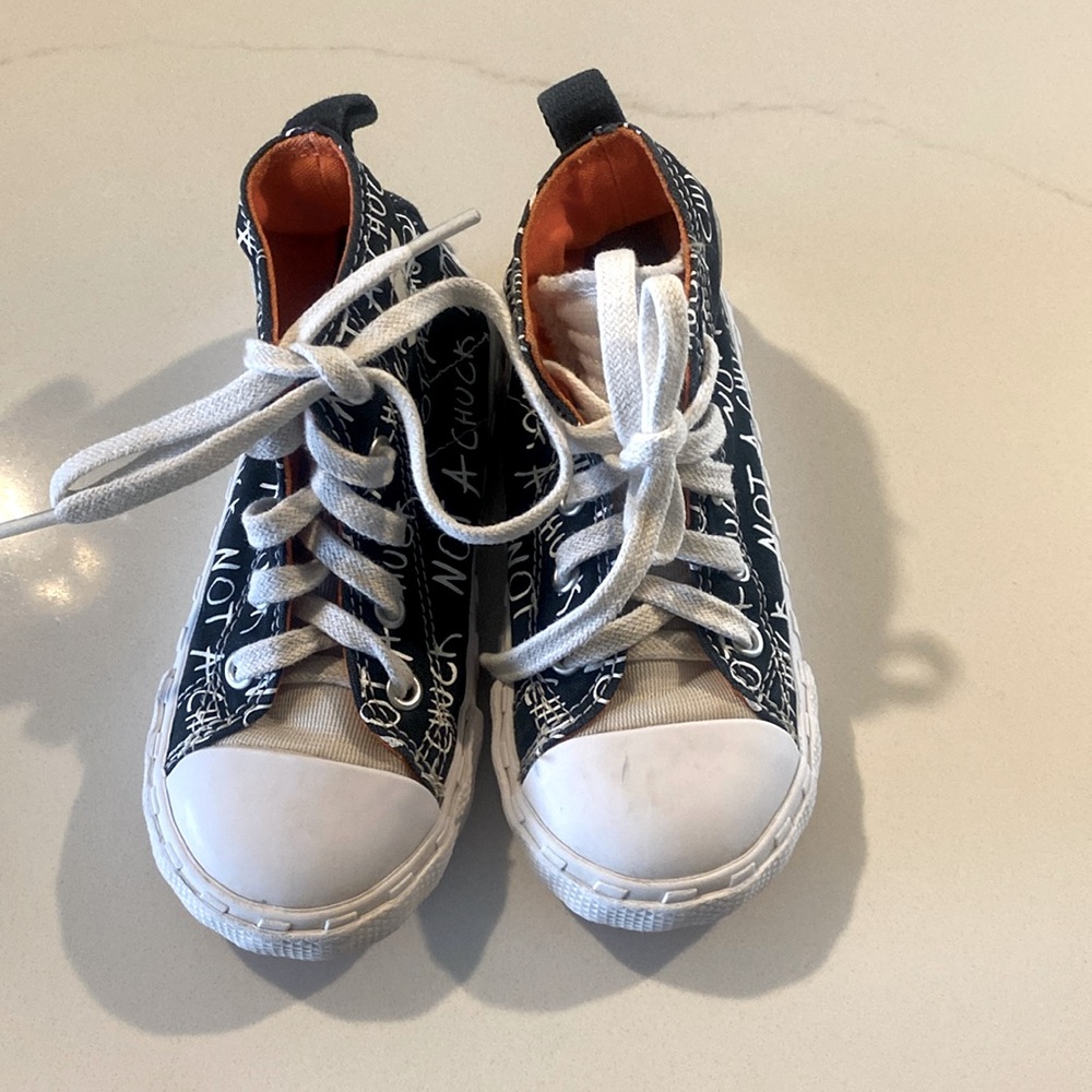 ⚫️ converse ⚫️ all stars - ‘not a chuck’ toddler size 7